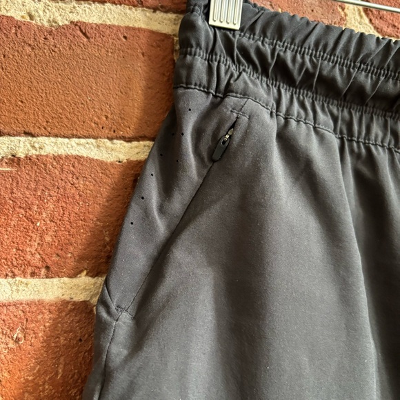 NWOT REI Active Pursuit Shorts Black - Picture 2 of 6